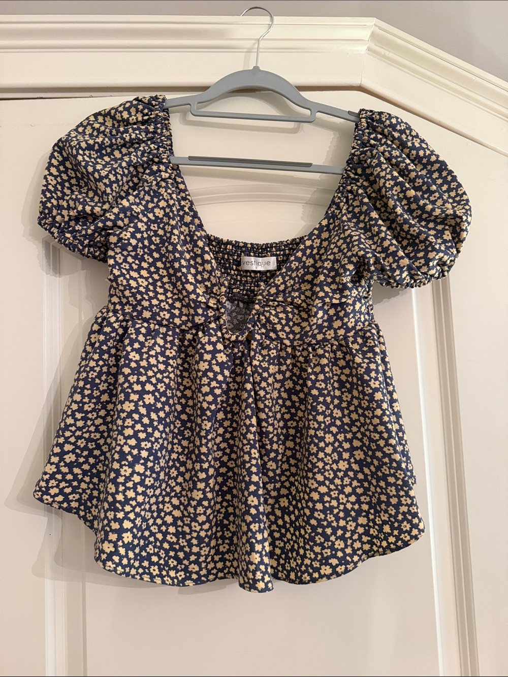vestique Navy and Cream Floral Puff-Sleeve Peplum Top